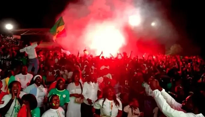 صدمة وغضب في السنغال وكوت ديفوار بعد حظر جماهيرهم من دخول أمريكا