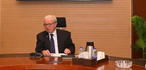 نائب رئيس الوزراء يتابع مقترحات اللجنة المعنية بتطوير أداء الجهاز الإداري