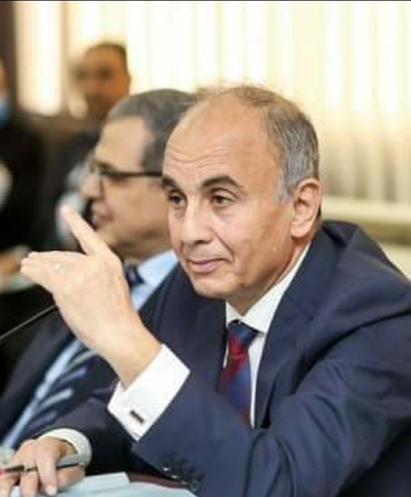 رئيس جامعة الزقازيق يشكر العاملين بالجامعة (أعضاء هيئة التدريس و الاداريين) على الانضباط فى امتحانات الترم الأول