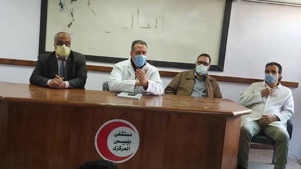 القائم بأعمال مدير مستشفى بلبيس المركزي يجتمع برؤساء الأقسام