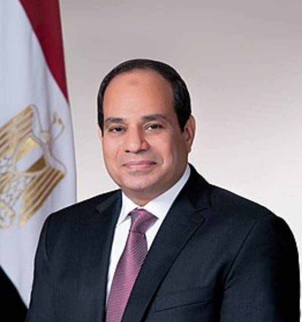 رئيس جامعة الزقازيق يهنئ فخامة الرئيس عبد الفتاح السيسى والقوات المسلحة بمناسبة عيد تحرير سيناء