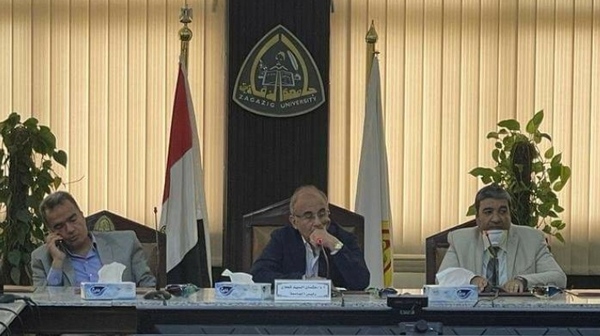 رئيس جامعة الزقازيق يترأس اجتماع لمناقشة آخر المستجدات تمهيدا لافتتاح مستشفي العاشر الجامعي