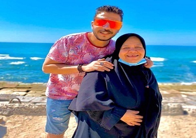 وفاة مفاجئة لليوتيوبر المصرية «ماما سناء» وسط صدمة متابعيها