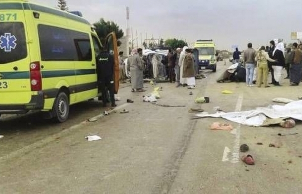 إصابة 4 أشخاص في حادث تصادم أمام قرية حانوت، مركز كفر صقر.
