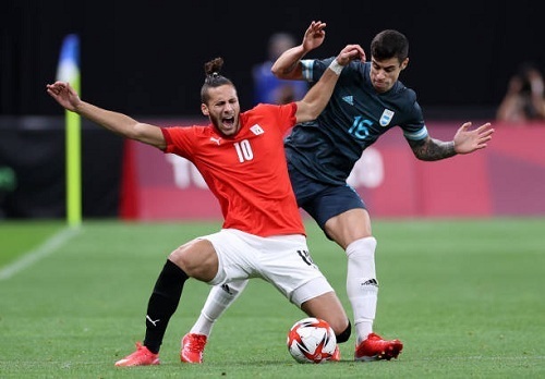 منتخب مصر يعقد حظوظه بالخسارة أمام الأرجنتين