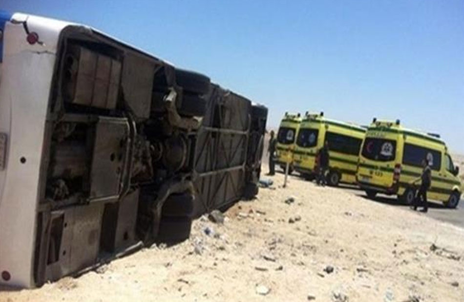 إصابة 10 أشخاص في حادث انقلاب أتوبيس رحلات في طريق بلبيس- القاهرة الصحراوي