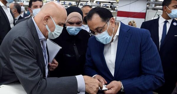 رئيس الوزراء يتفقد مصنع شركة العرفة للاستثمارات والاستشارات