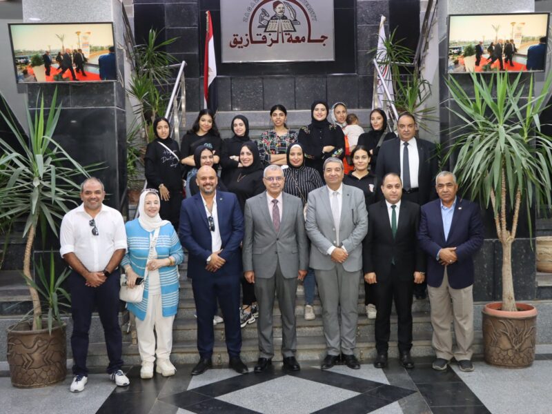 رئيس جامعة الزقازيق يستقبل فريق أول هوكي الشرقية للسيدات المؤهل للبطولة الدولية بسلطنة عُمان